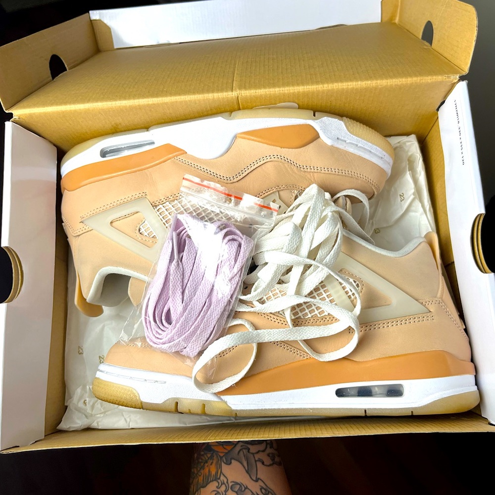 Air Jordan 4’s. Retro